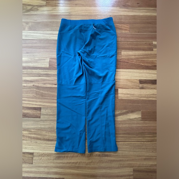 Figs Kade Cargo Scrub Pants
Size: Large TALL
Color: Pacific Blue - Picture 3 of 5